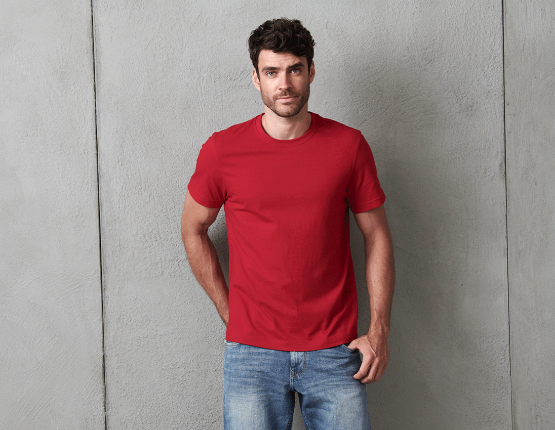 Bovenkleding: e.s. T-Shirt cotton + vuurrood